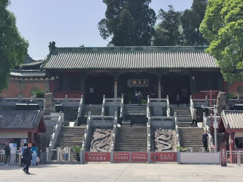 报恩寺广场