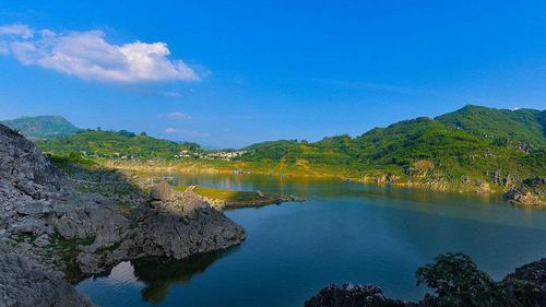 万峰湖景区