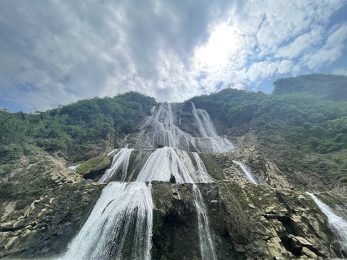 滴水滩瀑布景区