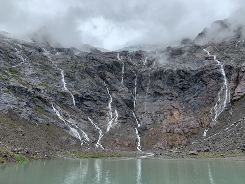 雨崩景区冰湖