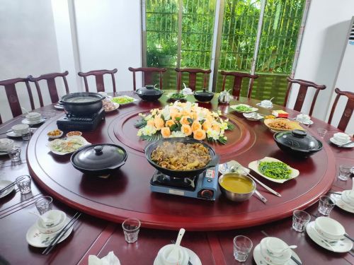 鸿美别院·香草鸭·河鲜鱼煲