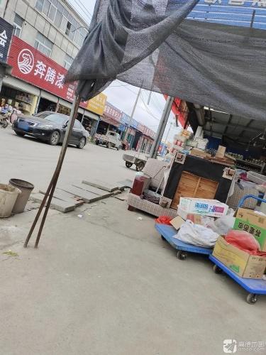 奔腾漆专卖店(揽鑫阁商务楼东北)