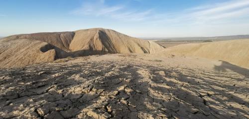 独山子泥火山喷发口