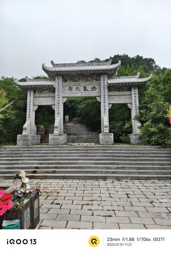 钟卿烈士墓