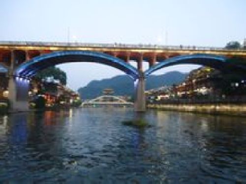 沱江大桥[湖南凤凰沱江大桥]