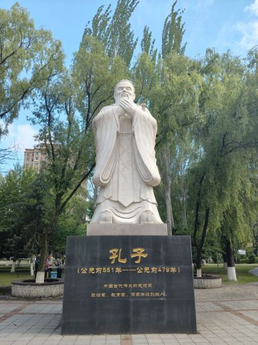 孔子雕像