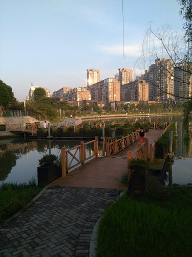 灵溪中心湖公园