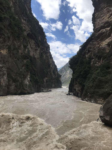 中虎跳峡一线天景区