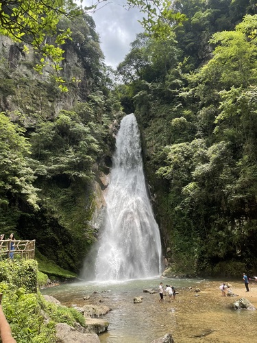 神农谷溪水瀑布