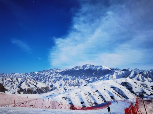 天山·天池国际滑雪场(暂停营业)