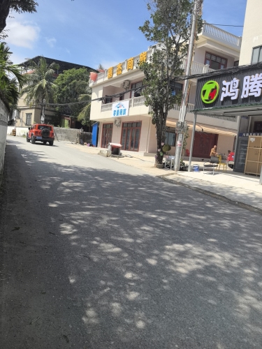 鸿腾易购连锁超市(机场店)