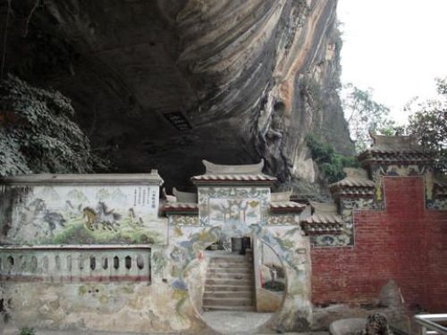 感驮岩遗址