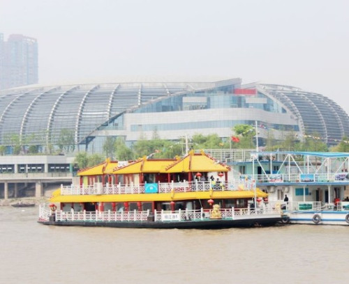 乘古船游长江