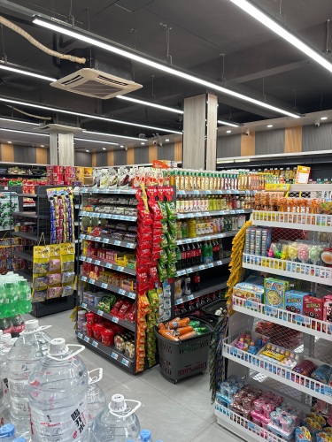 鸿腾易购连锁超市抱一店