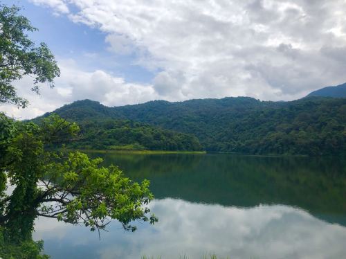 芒市孔雀湖旅游度假区