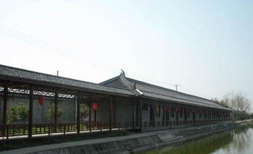 沿江渔村