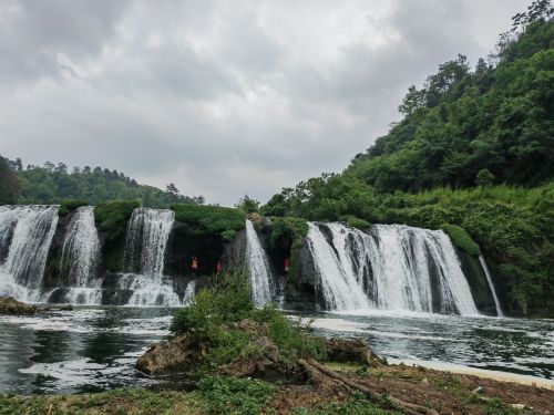 穿洞河瀑布