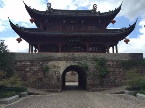 南明门