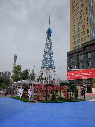 中交王府景八匹马广场