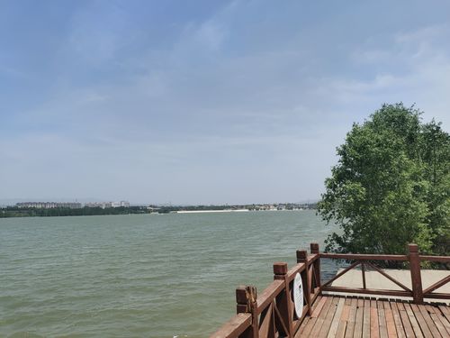 三门峡黄河公园芦荡烟雨湖景区