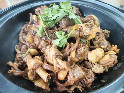 鸿美别院·香草鸭·河鲜鱼煲