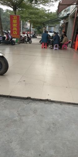 卫星家具店