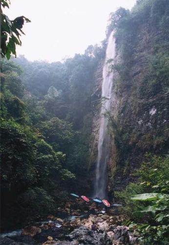 古龙山峡谷群漂流