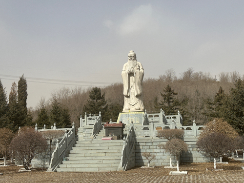 观陵山艺术园林景区-孔圣像