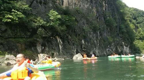 云锣山青龙峡漂流景区