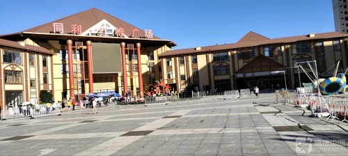 同利红棉广场