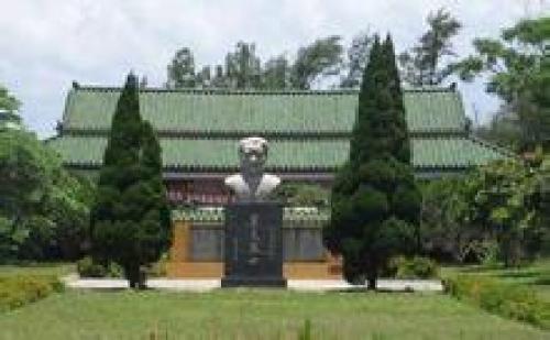 琼崖公学纪念亭