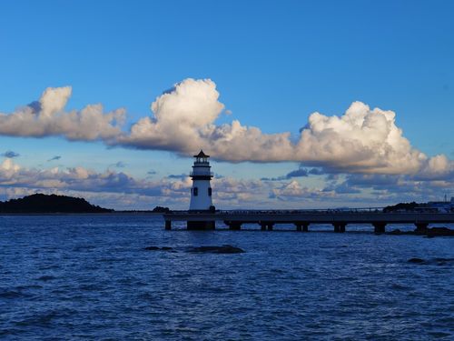 海滨泳场灯塔