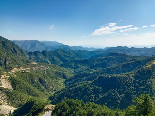 神龙湾挂壁公路观景台