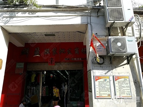 群盈服装批发商场