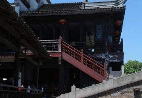 访卢阁