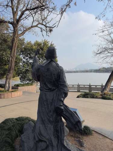 李白邀明月雕塑