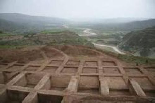 大堡子山遗址及墓群