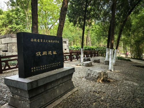 汉阙遗址