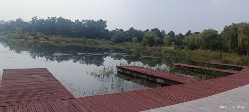 凤凰泉湿地公园