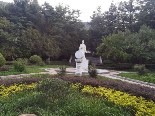 张衡雕像
