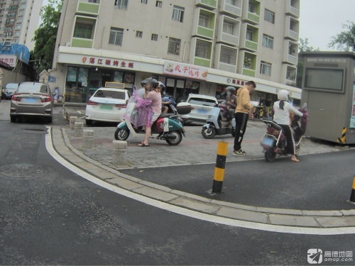 莫记湛江碳烤生蚝(潮立方薯浪潮美食汇店)