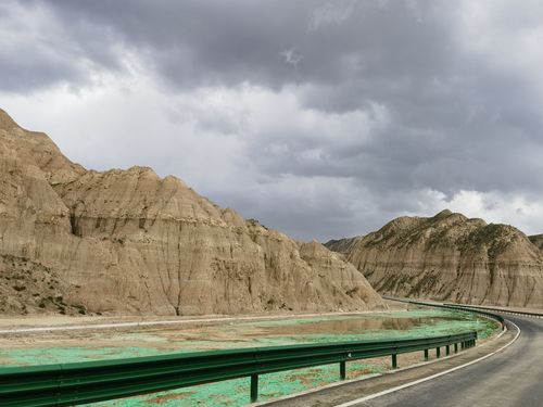 龙羊大峡谷景区-悬崖览胜区