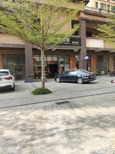 信易百货商行(盛世皇冠店)