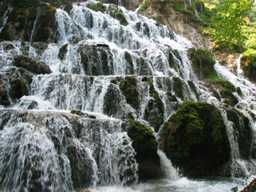 药水泉[青海省民和县七里寺峡谷]