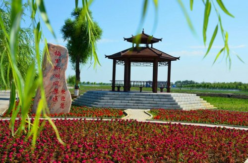 梅里斯湖风景区