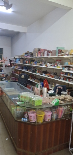 前雄日杂店