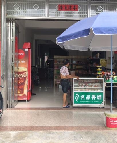 辉雪便利店