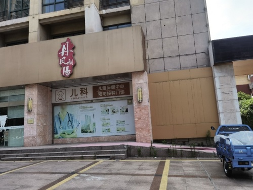 合肥丹凤朝阳妇产医院东地面停车场