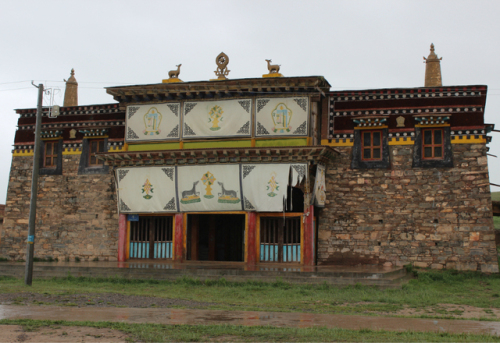 青海湖国家重点风景名胜区-尕日拉寺