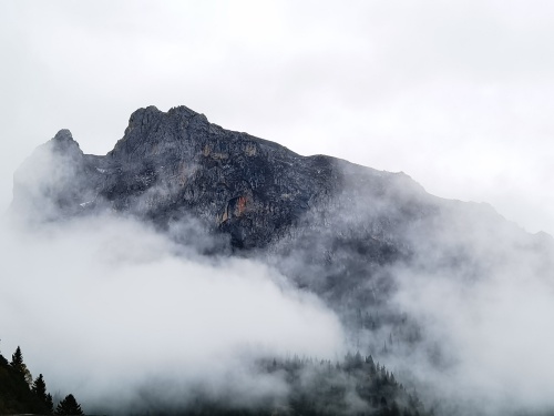 措美峰